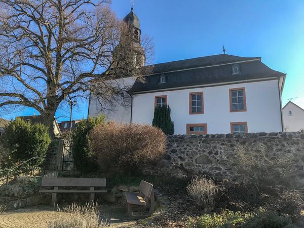R&ouml;dgen - B&uuml;rgerhausstra&szlig;e mit Kirche