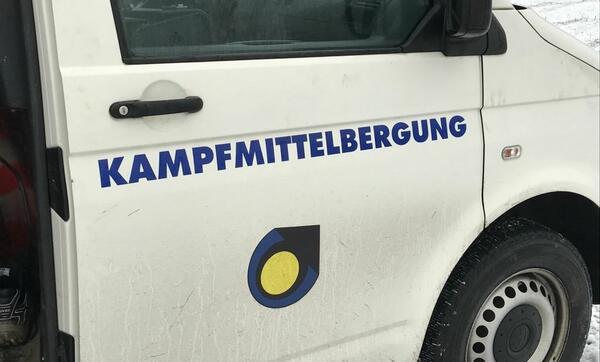 Kampfmittelrumdienst an der Fundstelle einer Fliegerbombe