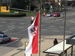 Gießen-Flagge vor dem Rathaus auf Halbmast