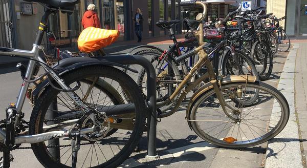 Abgestellte Fahrräder in der Innenstadt