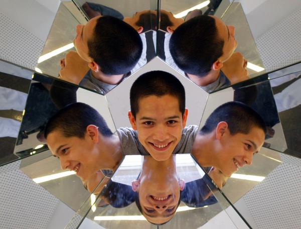 Spiegelexponat im Mathematikum