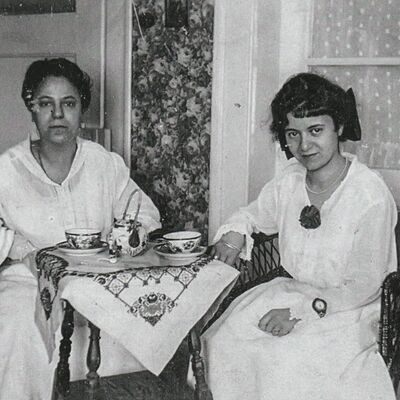 Betty Baer mit Lilly Marx