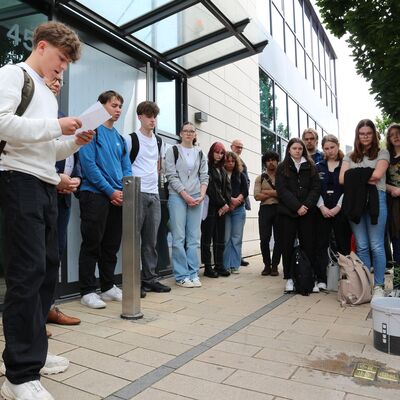 Verlegung Stolpersteine Ostanlage 45