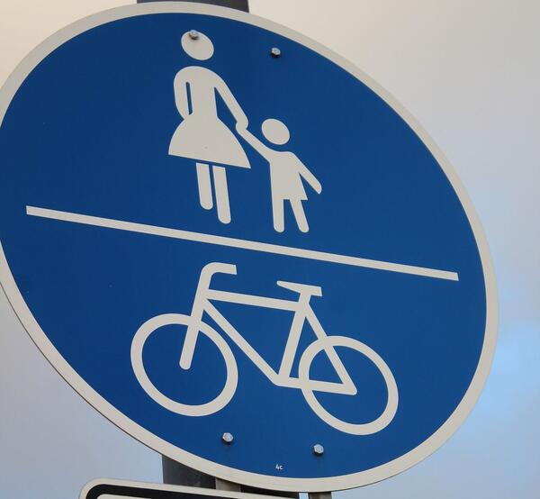 Verkehrsschild "gemeinsamer Fu�- und Radweg" (Zeichen 240 StVO) 