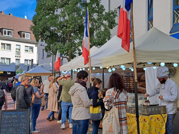 Kr�mermarkt 2024 - St�nde mit Franz�sichen Produkten