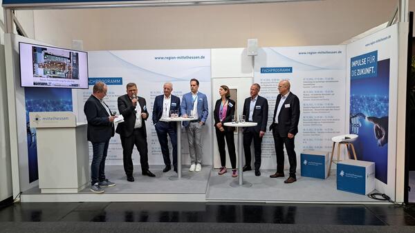 Oberb�rgermeister Becher und weitere beim Vortrag am Stand auf der EXPO REAL