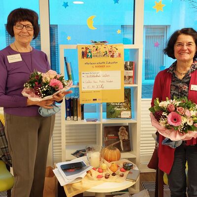 Sofia Ott und Birgit Koch am bundesweiten Vorlesetag 2024 in einem Gieener Seniorenheim