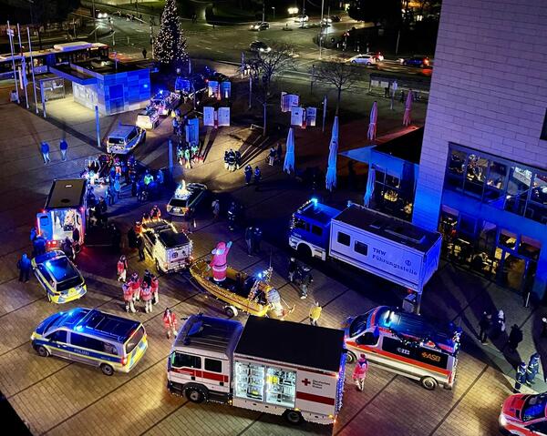 Weihnachtskonvoi der Blaulichtorganisationen 2023