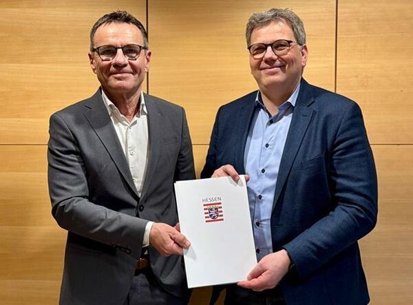 Referatsleiter Herr Kron und Herr Oberb�rgermeister Becher