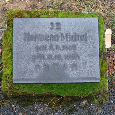 Bleichstraße 28 - Grabstein Hermann Michel