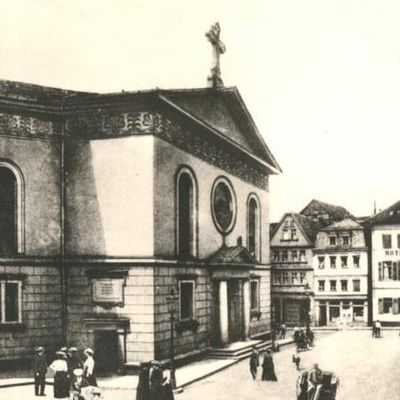 Kirchenplatz 8-9 - Kirchenplatz mit Stadtkirche