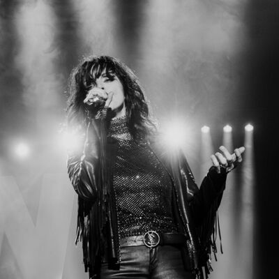 NENA mit Mikro auf der Bhne