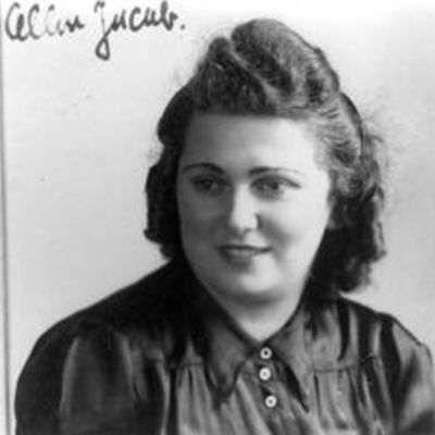 Stephanstra�e 28 - Ellen Jeanette Jacob Ellen stehend, 1934