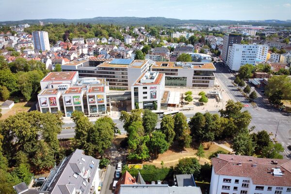 Berliner Platz mit Rathaus und Kinopolis - Luftaufnahme