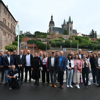 Gruppenbild zum Jubil�um 800 Jahre Hradec Kr�lov� im September 2025