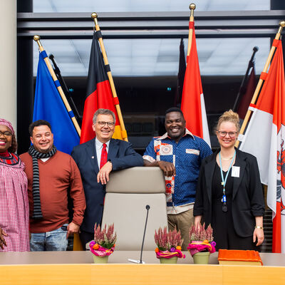 v.l. Aili Gebhardt, Clarence McClune, Oberb�rgermeister Frank-Tilo Becher, Mayor Blasius Goraseb, Janina Brendel