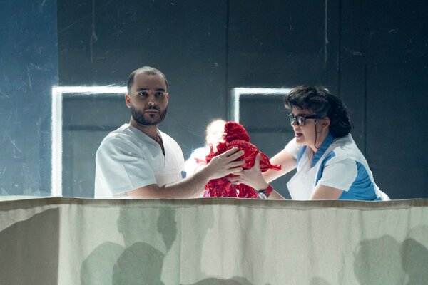 Spielszene aus dem Stck Triage im Kleinen Haus