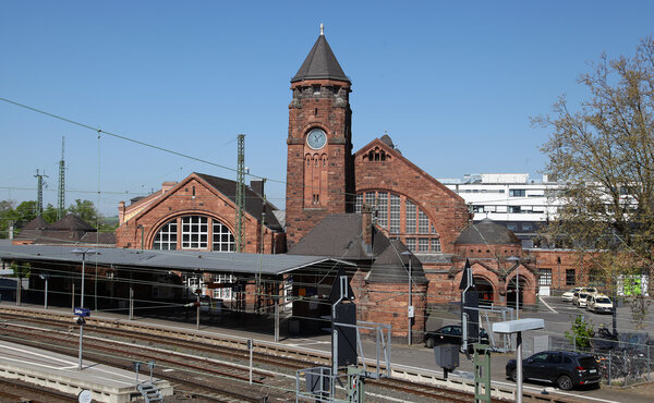 der gieener Bahnhof_zwischen eier und orientexpress
