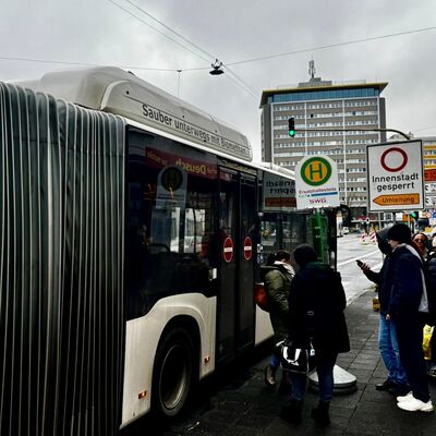 Ersatzhaltestelle in der Grnberger Strae