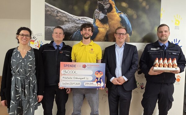 v.l. Christina Flecke (Stellvertretene Amtsleitung Ordnungsamt), Lars Wiegandt (Sachgebietsleiter Prvko), Vertreter Elternverein, Brgermeister Alexander Wright, Mike Engler (Stellvertretener Sachgebietsleiter Prvko)