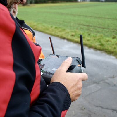 Die Drohne verf�gt �ber Kameras und W�rmebildkameras, um die Tiere im Wald zu entdecken.