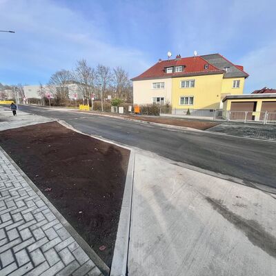 Noch ist es hier etwas kahl, aber im Fr�hjahr pflanzt das st�dtische Gartenamt 18 neue B�ume entlang der Stra�e.