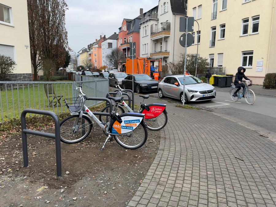 Es gibt eine neue Nextbike-Station. Die Station ist an der Ecke von der  Gnauthstrae und der Goethestrae. Die Station ist ein Vorlufer fr eine  Mobilittsstation. Das heit: Die Station wird spter zu