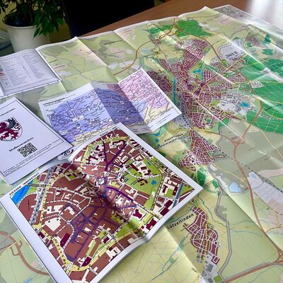 Innenstadtausschnitt, Stra�enverzeichnis und Liniennetzplan - der Stadtplan b�ndelt alle wichtigen Infos zur Orientierung in Gie�en.