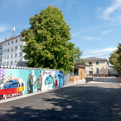 Kunst im Zwischenraum: Interventionen zu Flucht, Erinnerung und Verantwortung im Notaufnahmelager