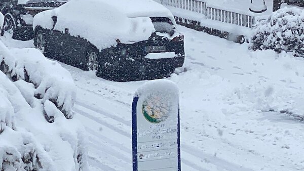 Bushaltestelle im Winter