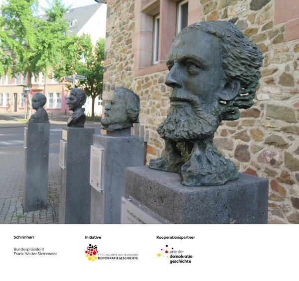 Gie&szlig;ener Bronzek&ouml;pfe vor dem Alten Schloss: Wilhelm Liebknecht neben Georg B&uuml;chner, Ludwig B&ouml;rne und Carl Vogt