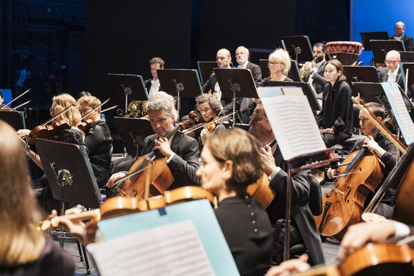 Auftakt: Das Philharmonische Orchester spielt auf