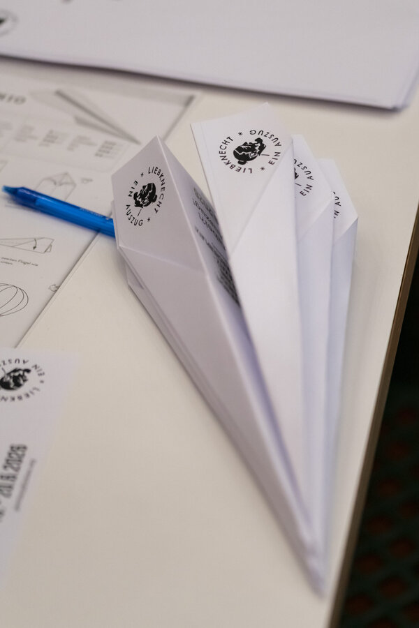 Papierflieger Liebknecht