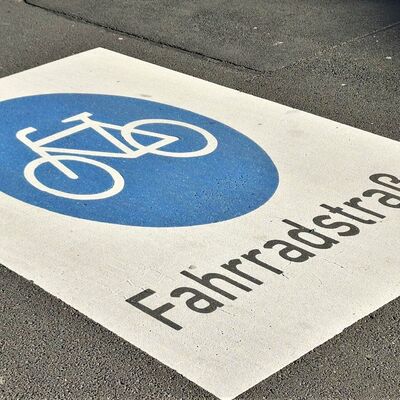 Symbolbild Fahrradstra&szlig;e