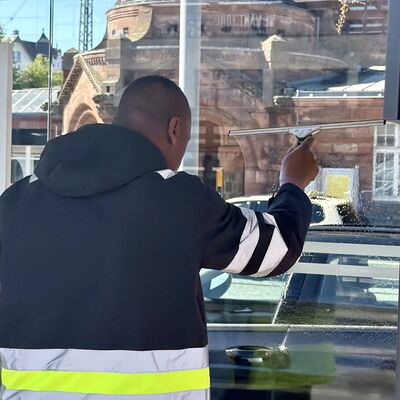 Fr�hjahrsputz Bahnhof