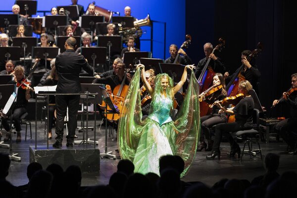 Szene aus dem St�ck "Die Moldau" im Stadttheater Gie�en