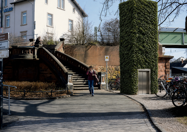 Ausblick Aufzug Bahnhof KI-generiert
