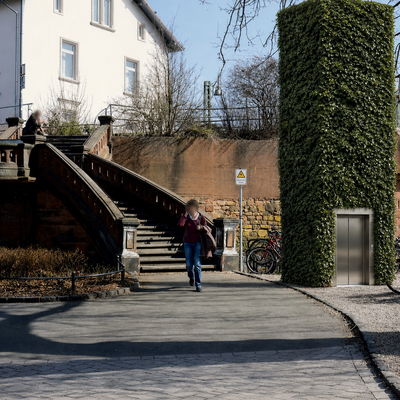 Dieses KI-generierte Bild zeigt, wie in etwa der neue Aufzug k�nftig aussehen wird.