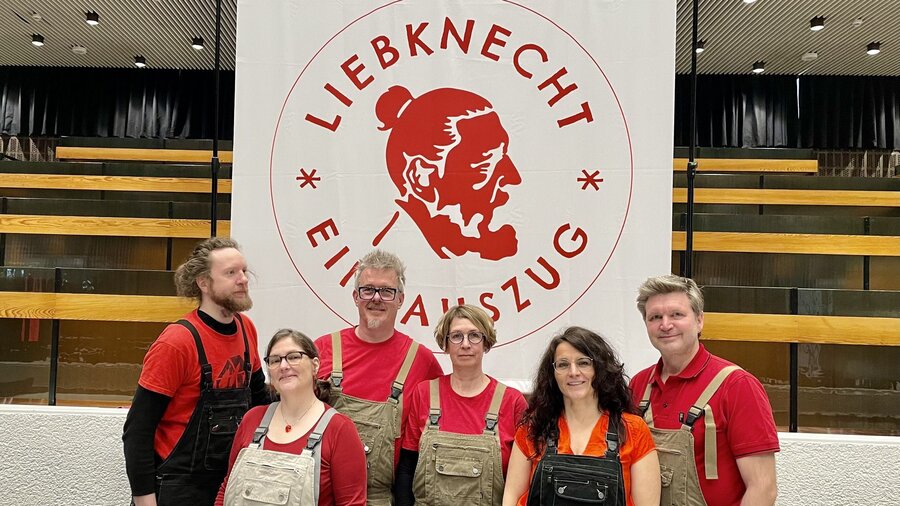 Crew der Veranstaltung "Liebknecht. Ein Auszug" (von links): Leander Ripchinsky, Esther Steinbrecher, J&ouml;rg Wagner, Ingke G&uuml;nther, Manuela Weichenrieder, Oliver Behnecke