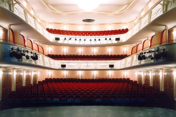 Innenansicht des Stadttheaters - Blick von der B�hne in den gro�en Saal
