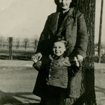 Ewald Mettbach mit einer Tante