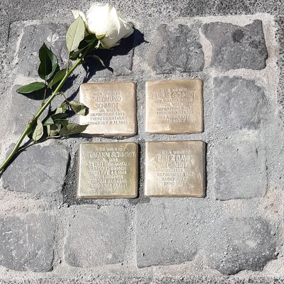 Stolpersteiner Wilhemstra�e 12 nach Erg�nzung Hermann Schmidt