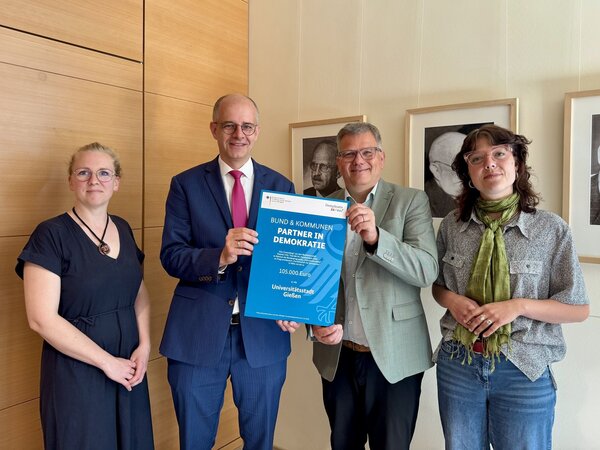 Bescheid&uuml;bergabe Partner in Demokratie 28.5.2026 Gie&szlig;en_