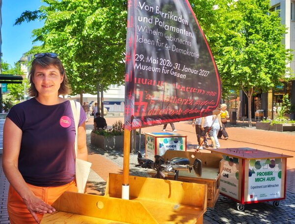 Foto von Dr. Katharina Weick-Joch in der Gie&szlig;ener Innenstadt