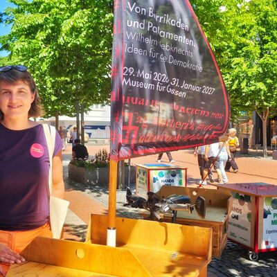 Foto von Dr. Katharina Weick-Joch in der Gie&szlig;ener Innenstadt