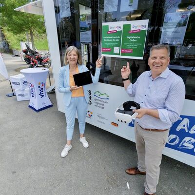 Landr&auml;tin Anita Schneider und Oberb&uuml;rgermeister Frank-Tilo Becher freuen sich auf viele Veranstaltungen in Stadt und Landkreis Gie&szlig;en. 