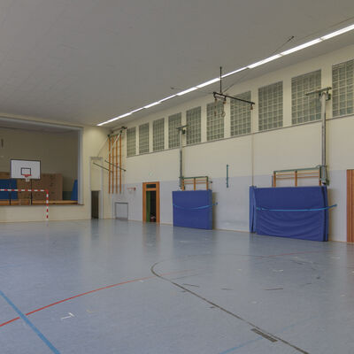 Turnhalle Pestalozzischule_Innenansicht diagonale &Uuml;bersicht_2020