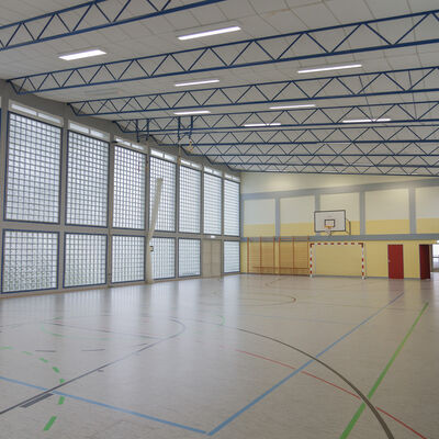 Turnhalle Pfingstweide Innenansicht diagonale &Uuml;bersicht_2_2020