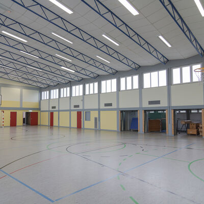 Turnhalle Pfingstweide Innenansicht diagonale &Uuml;bersicht_2020