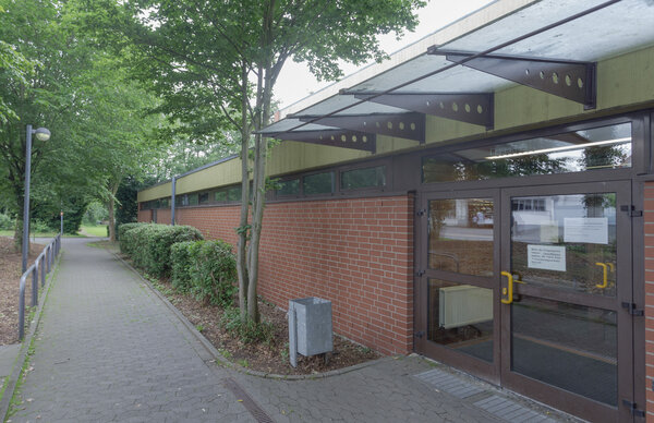 Turnhalle R&ouml;dgen Au&szlig;enansicht_2012
